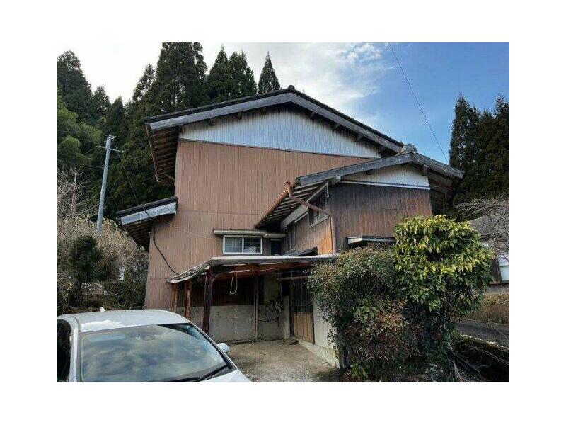 Uda-gun, Mitsue-mura, Oaza-Sugano (Nabari Sta.) 2F 7DK

1.9 million yen