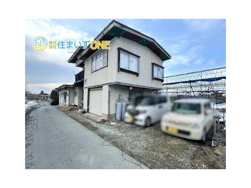 50 minutes on foot from JR Uetsu Main Line "Yusa" Station