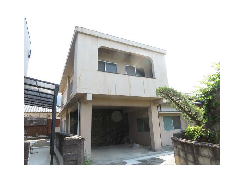 Niihama-shi Funaki 2F 8DK

2 million yen