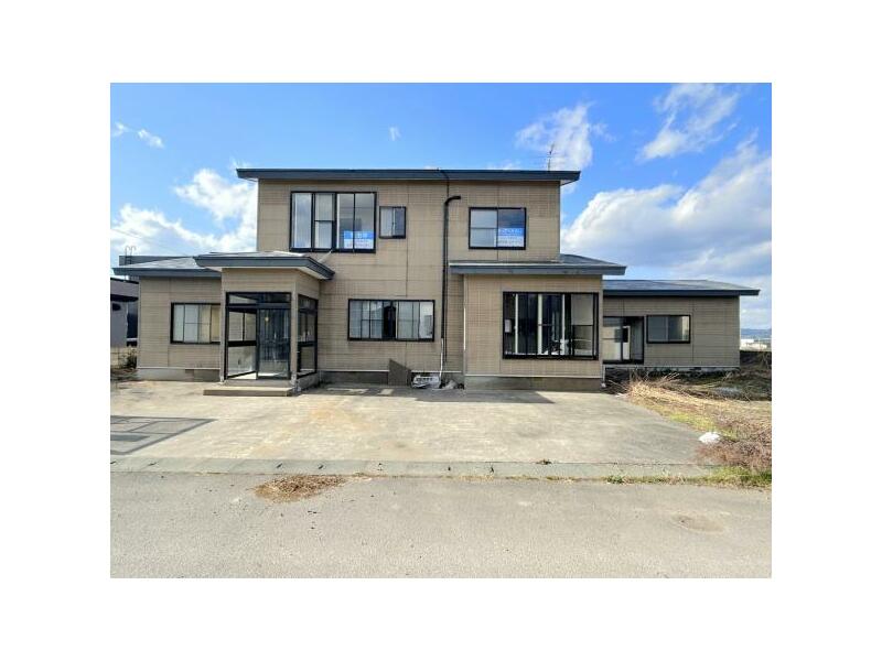 Kuroishi City, Hakko (Kuroishi Station) 2-story building 8SLDK