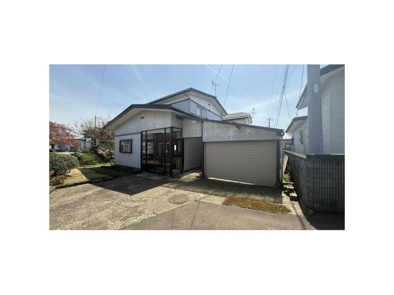 Akita City, Tsuchizaki Port North 3-chome (Tsuchizaki Station) 2-story building 5LDK