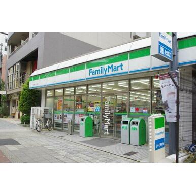 ファミリーマート 北堀江一丁目店 距離：107m
