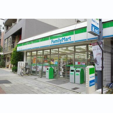 ファミリーマート 北堀江一丁目店 距離:107m