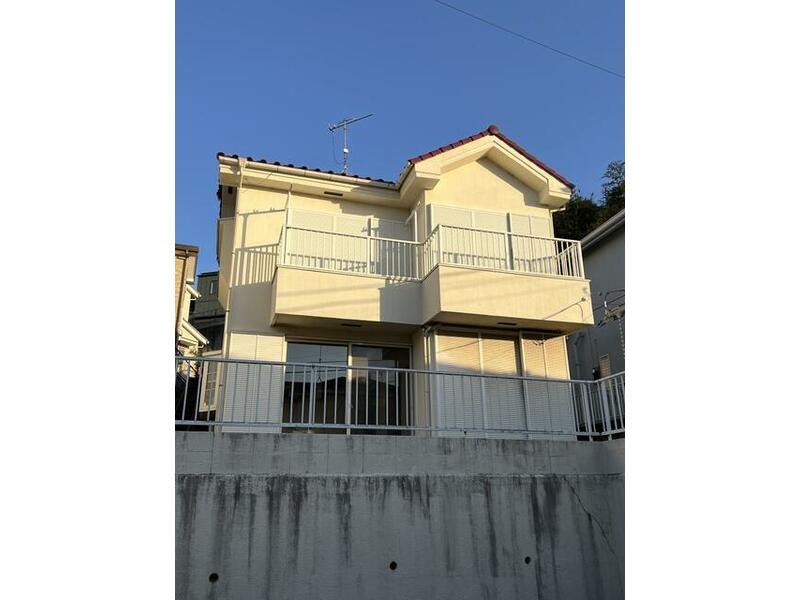 December 1987 (38 years and 3 months old)