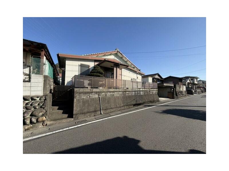 Nobeoka City, Wakaba Town 2-chome (Minami-Nobeoka Station) Single-story building 5LDK