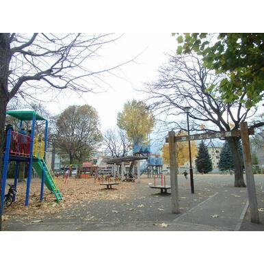 なかよし公園 距離：355m