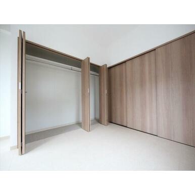 洋室６帖　クローゼット付（収納充実してます）
