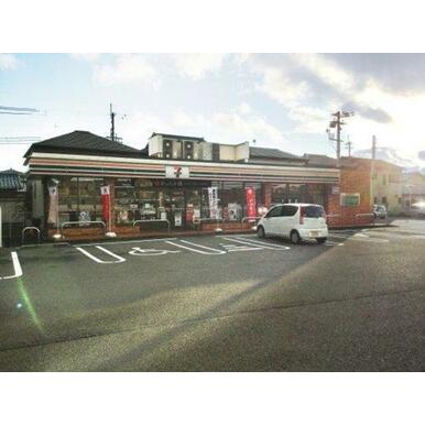 セブンイレブン和歌山木ノ本店 距離:622m