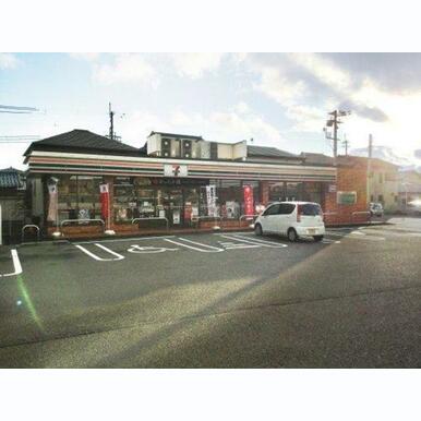 セブンイレブン和歌山木ノ本店 距離:622m