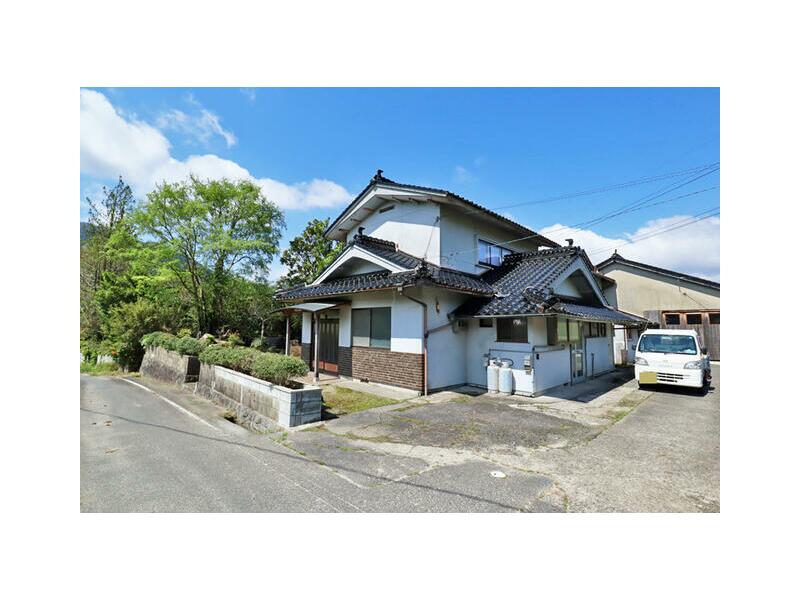 2 stories in Kōgō, Kamo Town, Tsuyama City (Miyosaka Kamo Station) 8DK