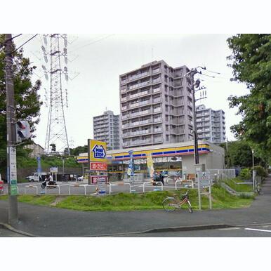 ミニストップ虹ヶ丘店 距離:417m