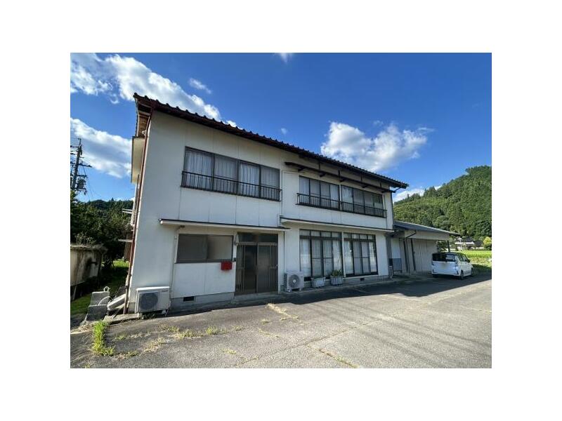 2-story building, 7DK in Kumi (Chugoku Katsuyama Station), Maniwa City