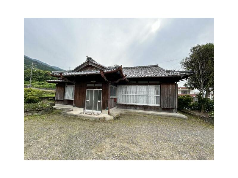Shikokuchuo-shi, Doi-cho, Kobayashi (Iyo-Doi Sta.) Single story house, 7DK

7DK, single-storied house, 3.6 million yen