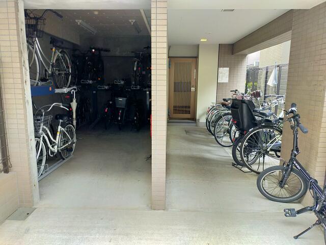 台東区入谷1丁目8 自転車