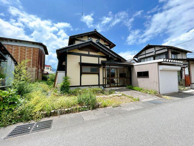 2-story building 4SLDK in Kasuga 3-chome, Ono City (Echizen Ono Station)