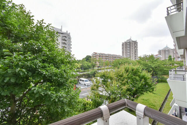 アットホーム ｕｒ多摩ニュータウン南大沢学園四番街 ００３０２０５ ３ｌｄｋ 提供元 ｕｒ都市機構 ｕｒ賃貸ショップ南大沢 八王子市の賃貸マンション 1094293854