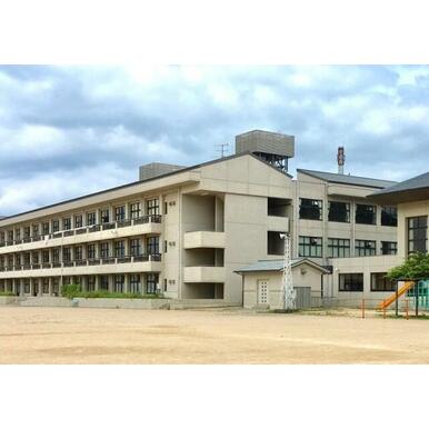 長浜市立長浜小学校 距離:400m