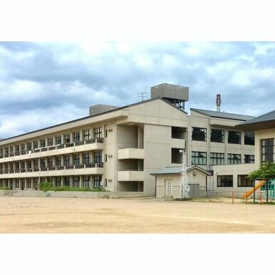 長浜市立長浜小学校 距離:400m