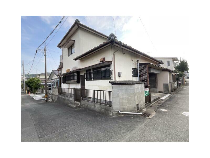 31 minutes on foot from JR Kagoshima Main Line "Ginsui" Station