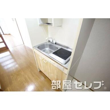コンパクトシステムキッチン。