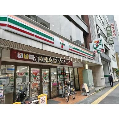 セブン－イレブン　新御徒町駅前店 距離：170m