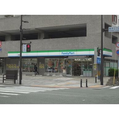ファミリーマート/八幡黒崎店 距離:10m