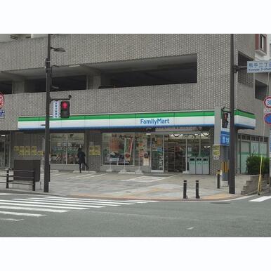ファミリーマート/八幡黒崎店 距離:10m