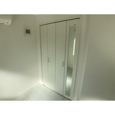 こちらは収納です。部屋がすっきり片付きます。