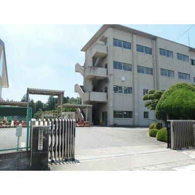 岡崎市立美川中学校 距離：1,386m