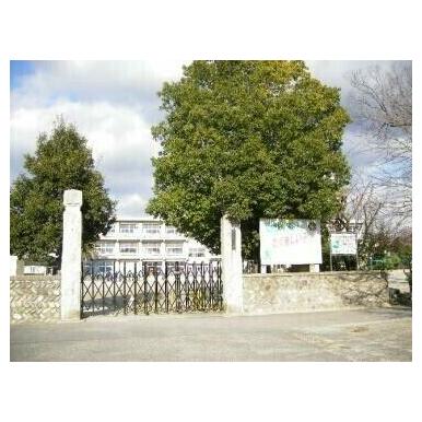 岡崎市立男川小学校 距離：886m