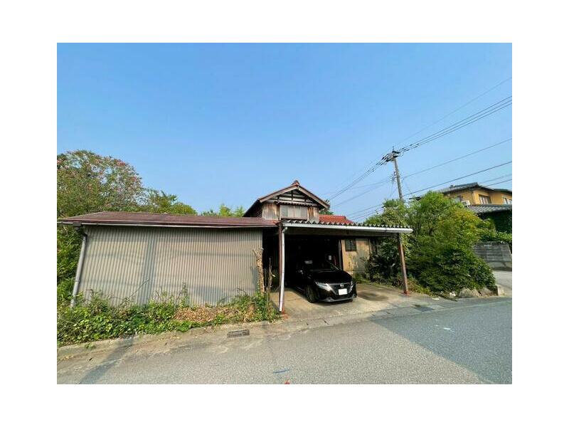 Hayashi-cho, Komatsu-shi, Komatsu (Awazu Sta.) 2F 7DK

3,500,000 yen