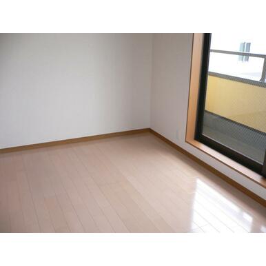 居室は南向き　陽当たり良好です