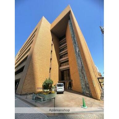 中区役所 距離：698m