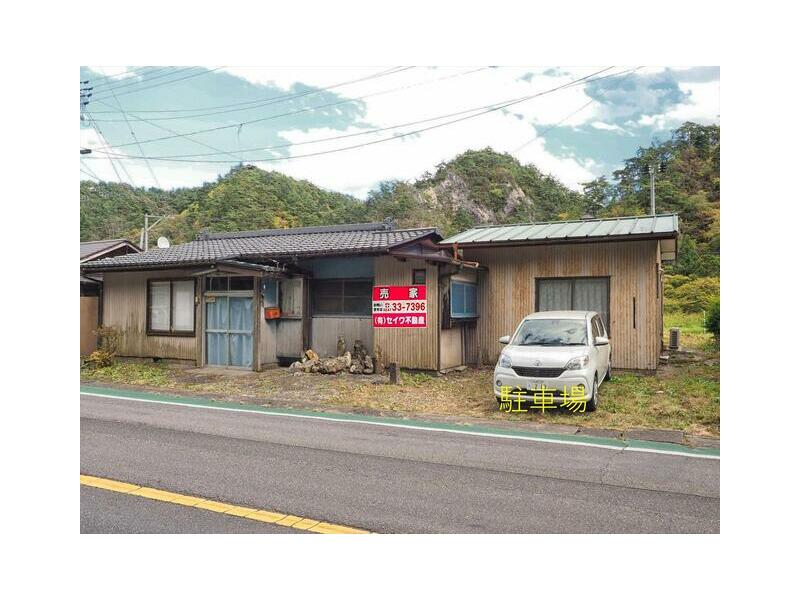 6-minute walk from JR Suigun Line "Iwaki-Ishikawa" Station