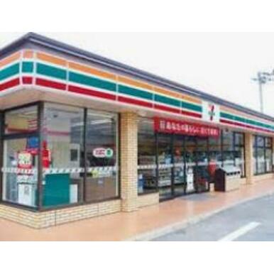 セブンイレブン川崎中野島店 距離：517m