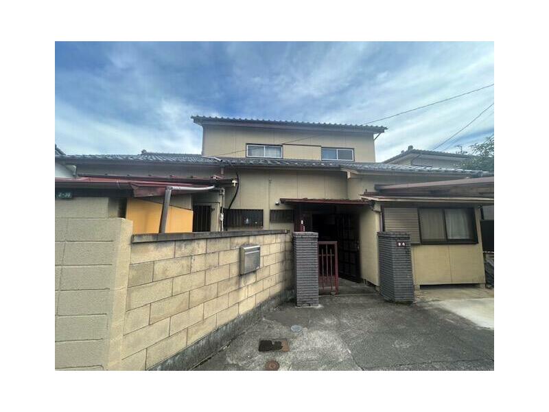 4-chome, Senzuka, Kofu-shi, Kofu (Ryuoh Station) 2F 6DK

3,800,000 yen