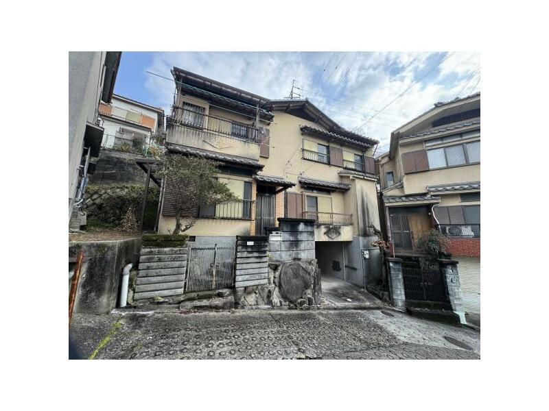 Gojo-cho, Higashi Osaka City (Hiraoka Station) 3-story 5DK