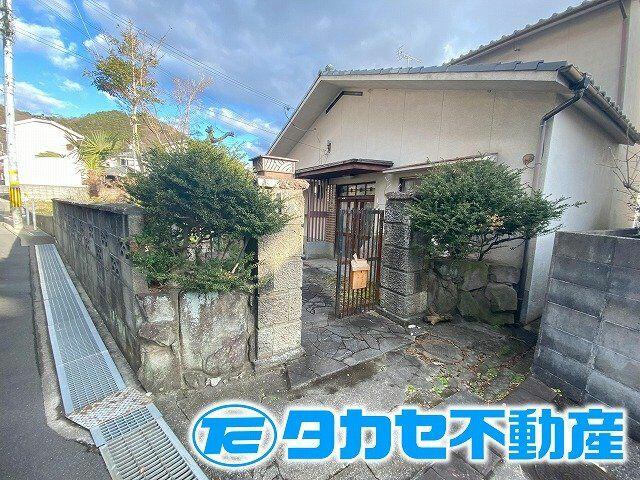 送料無料　希少　不動産は、中古一戸建てが絶対にお得で　不動産投資　戸建て購入 Amazon.co.jp: 不動産は、中古一戸建てが絶対にお得です : 高橋