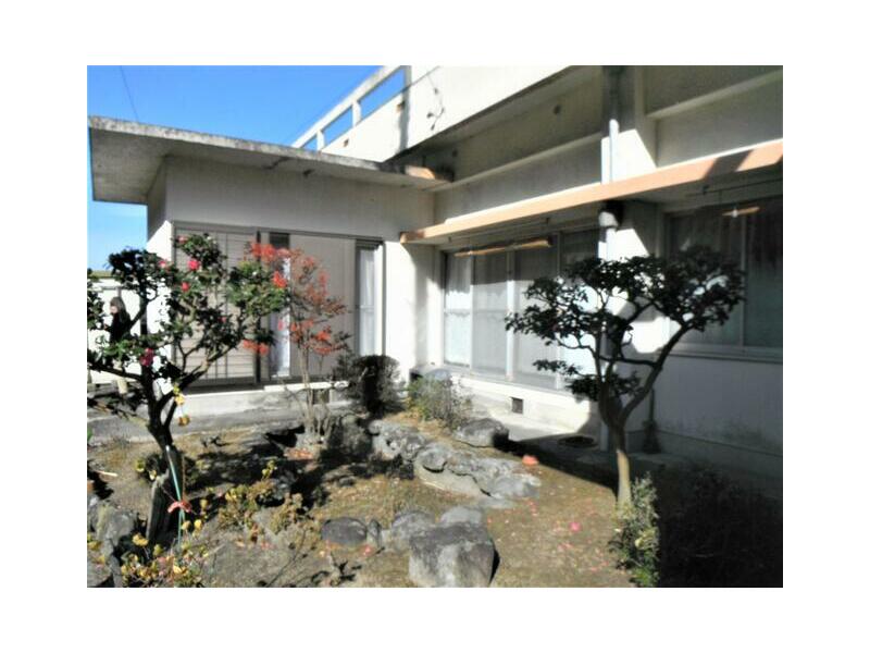 Niihama-shi, Ajima 3-chome (Niihama Station) 2F 8LDK

5,200,000 yen