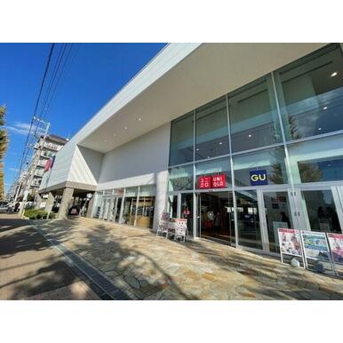 ジーユー板橋蓮根店 距離：452m