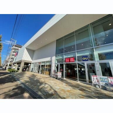 ジーユー板橋蓮根店 距離:452m
