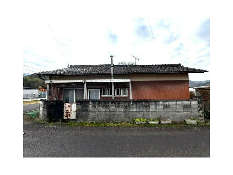 Mitoyo-shi, Yamamoto-cho, Kouchi (Motoyama Sta.) Single story house, 2DK

1,330,000 yen
