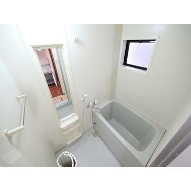 バスルーム（お風呂トイレ別）　窓付（換気良好）