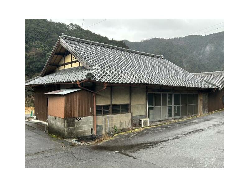 Tsu City, Misugi-cho Yachi (Ise Kamakura Station) Single-story building 4DK