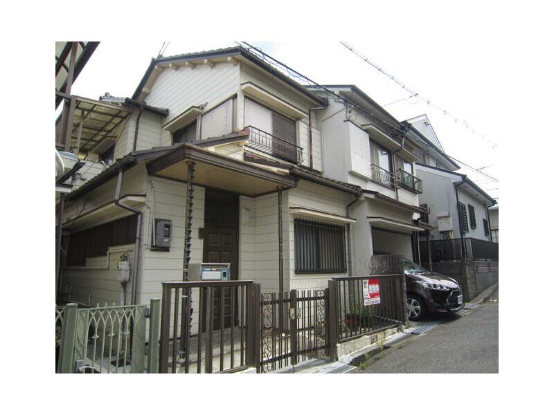 7 minutes walk from "Yamato Koizumi" station on JR Kansai Main Line.