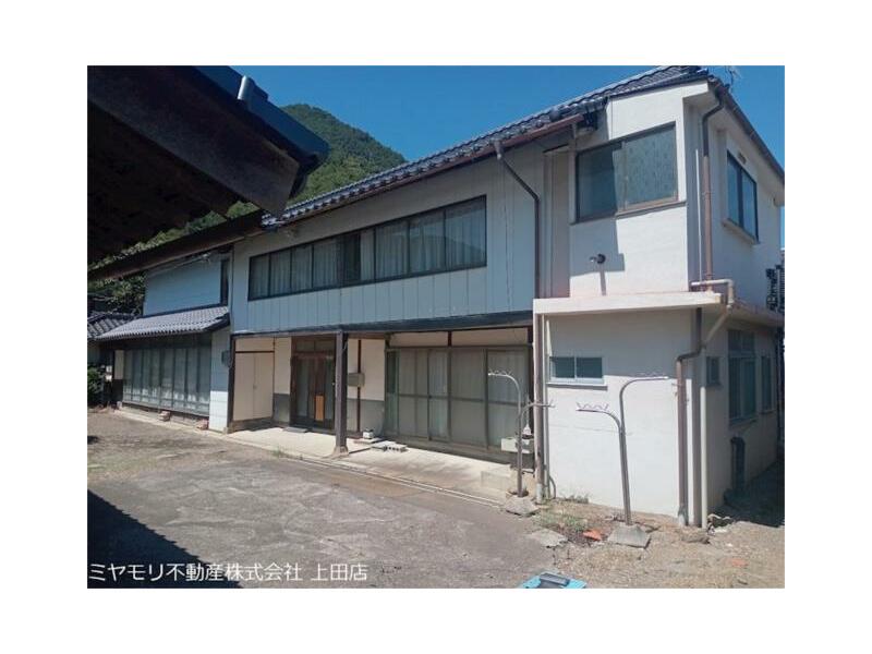 Hanishina County, Sakaki Town, Oaza Kamihira (Sakaki Station) 2-story building 8SDK