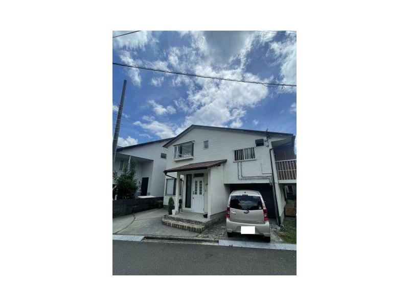 Awai Kawara, Matsuyama-city (Awai station) 2F 4LDK

4.8 million yen