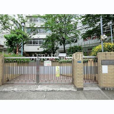 新宿区立天神小学校 距離:203m