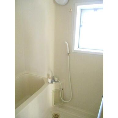 写真は同建物別部屋の写真です。現況と異なる場合は現況を優先させていただきます。