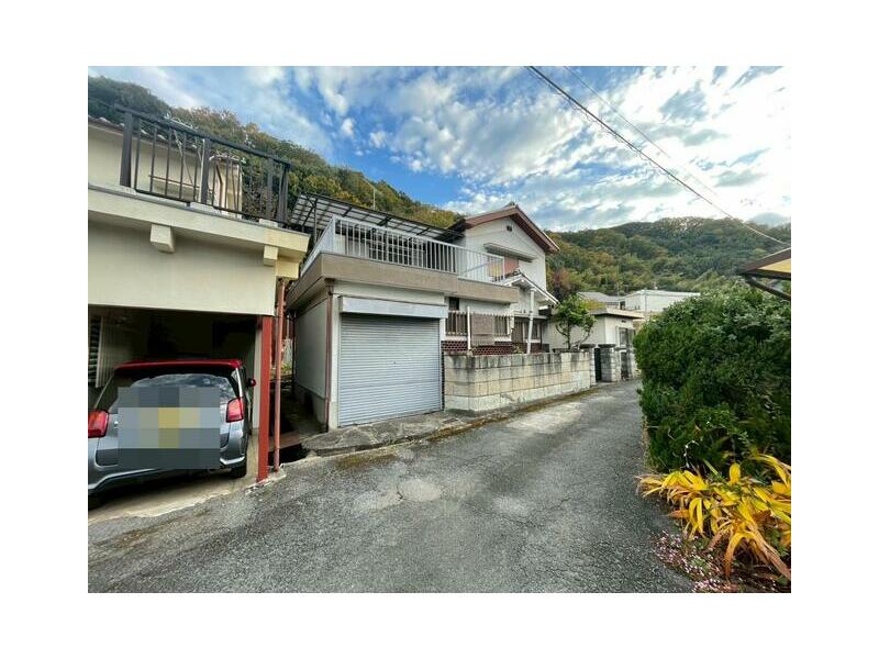 14-minute walk from Keihan Main Line "Furukawabashi" Station